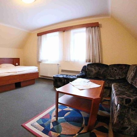 Hotel Koruna Karlstejn Ngoại thất bức ảnh