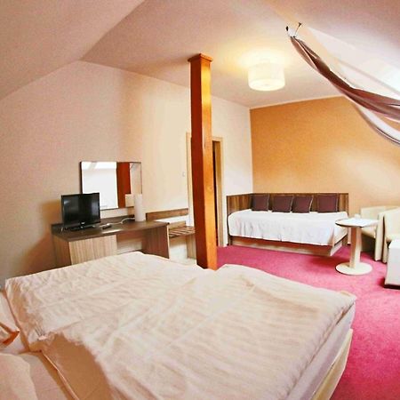 Hotel Koruna Karlstejn Ngoại thất bức ảnh