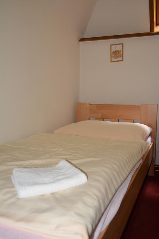 Hotel Koruna Karlstejn Phòng bức ảnh