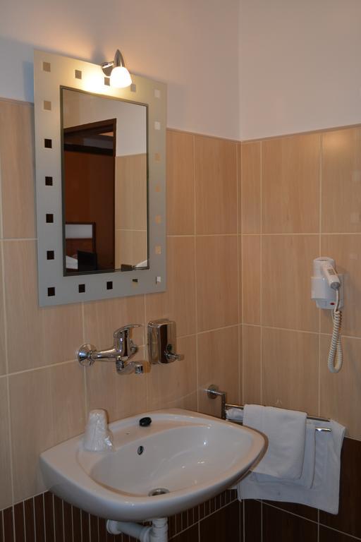 Hotel Koruna Karlstejn Ngoại thất bức ảnh