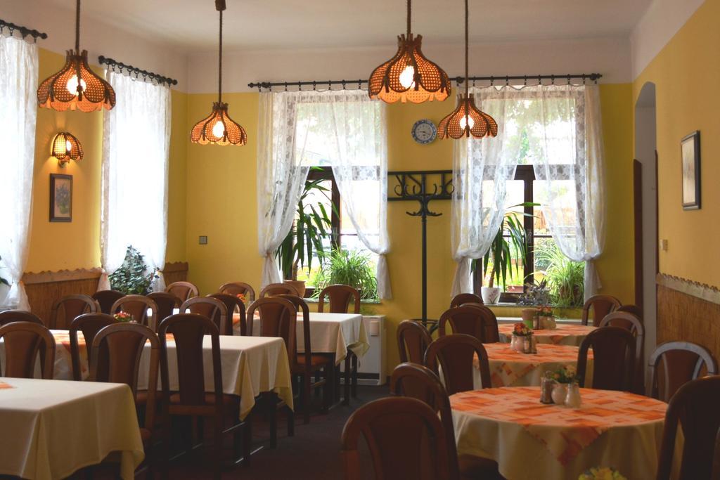 Hotel Koruna Karlstejn Ngoại thất bức ảnh