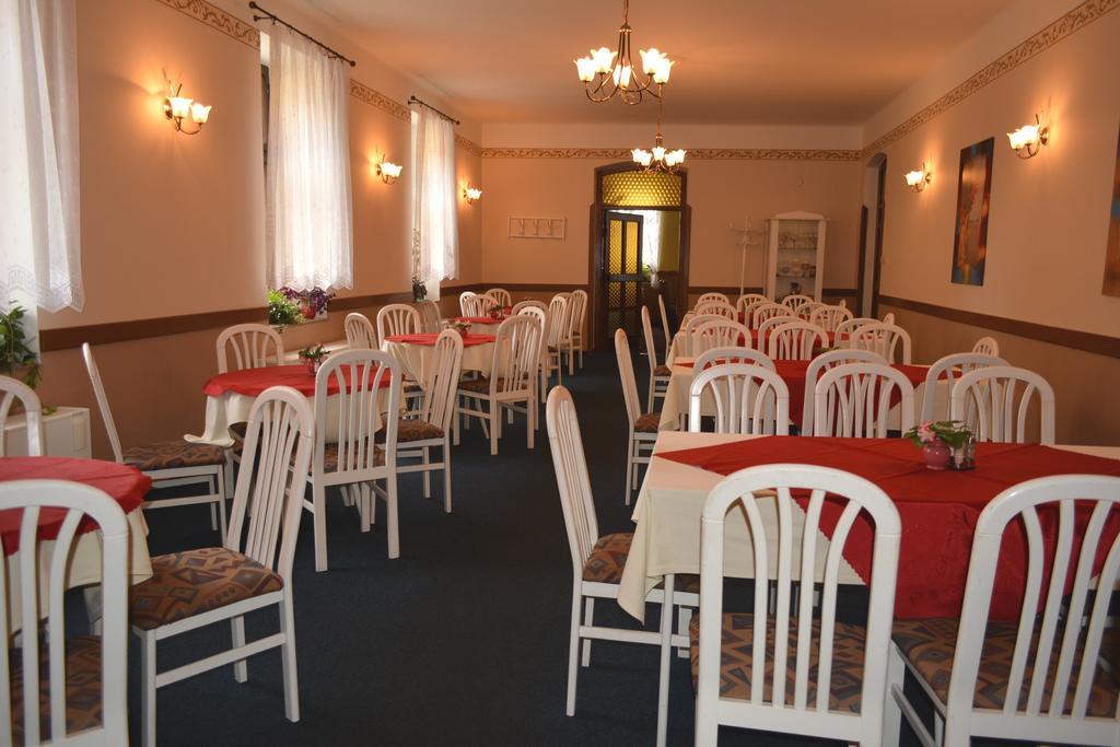 Hotel Koruna Karlstejn Ngoại thất bức ảnh