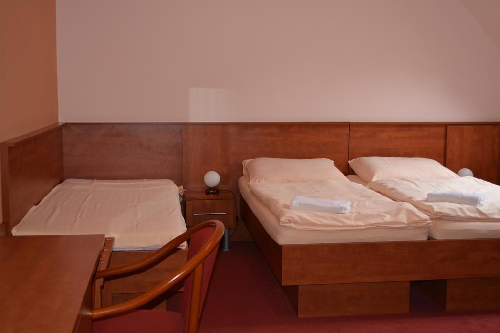 Hotel Koruna Karlstejn Phòng bức ảnh