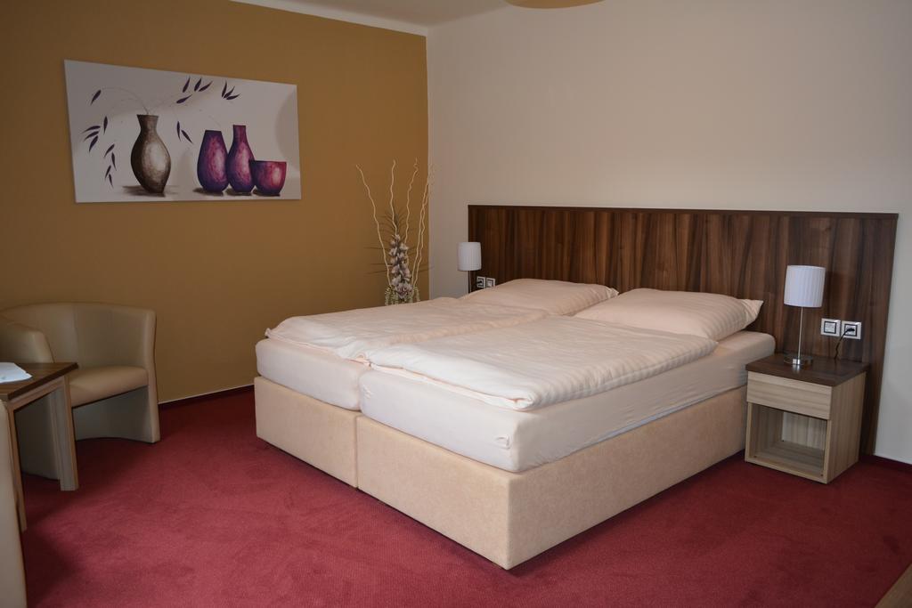 Hotel Koruna Karlstejn Phòng bức ảnh