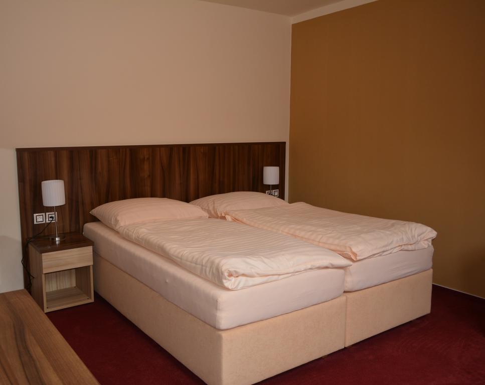 Hotel Koruna Karlstejn Phòng bức ảnh