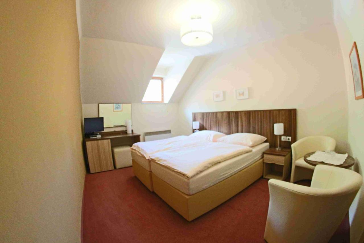 Hotel Koruna Karlstejn Ngoại thất bức ảnh