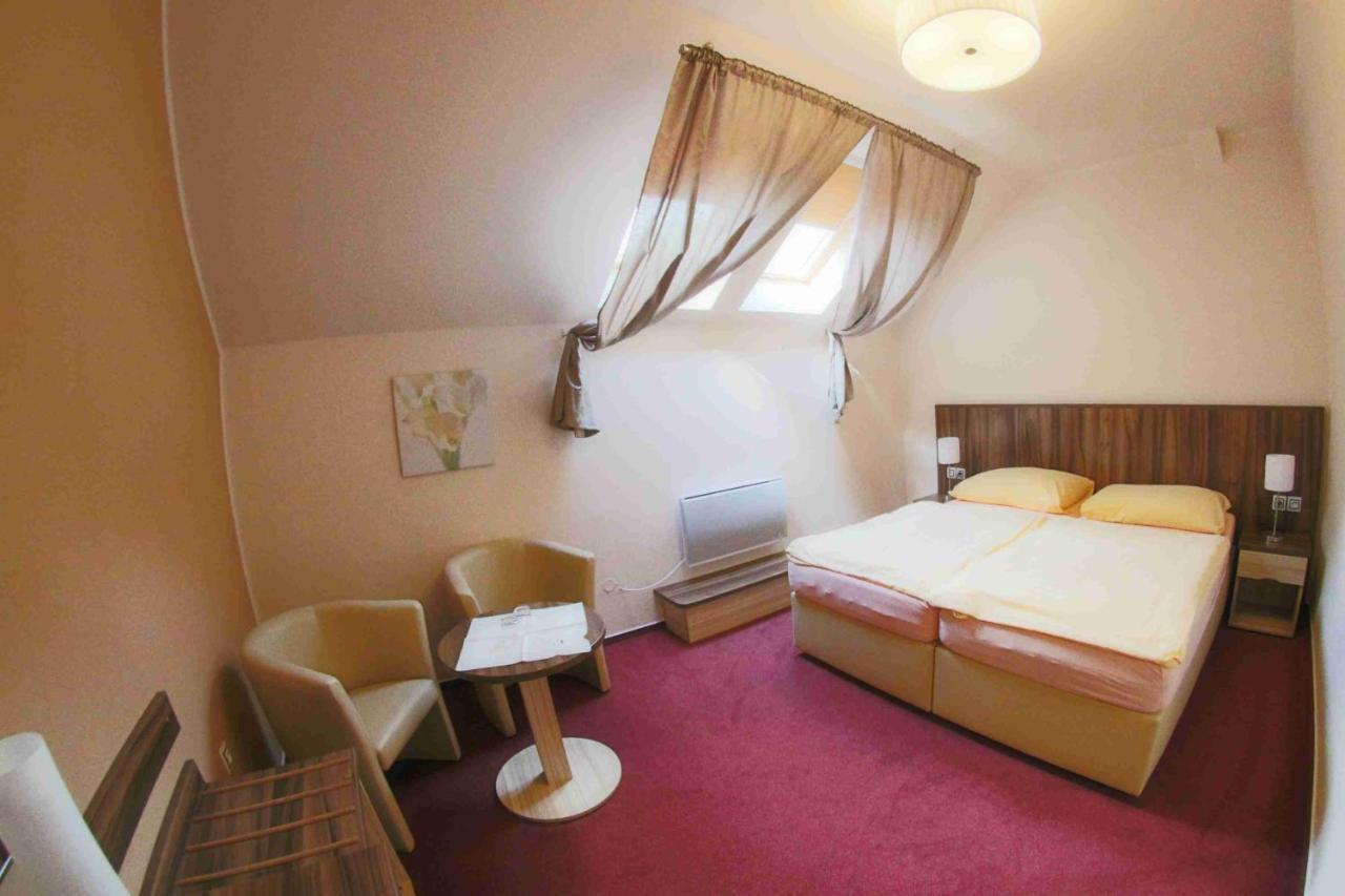 Hotel Koruna Karlstejn Ngoại thất bức ảnh